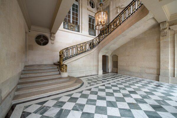 The main two floors of the Petit Trianon are arranged around a grand staircase. The reserved colors and sculpted motifs help emphasize the ornamental wrought iron balustrade. (T. Garnier/Château de Versailles)