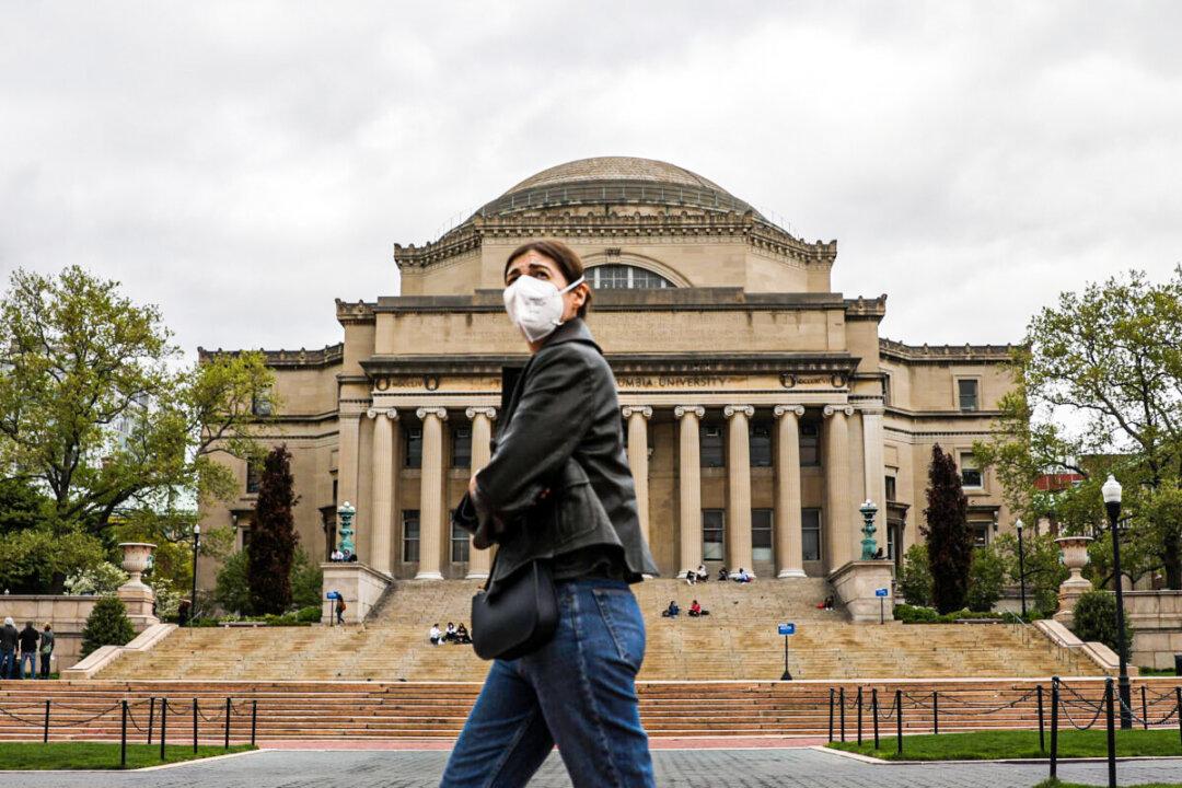 Mask Mandates Make Comeback to US College Campuses