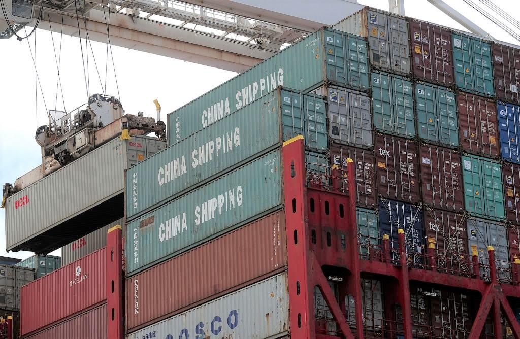 A shipping container is offloaded from an East China Sea container ship at the Port of Oakland in California on June 20, 2018. (Justin Sullivan/Getty Images)