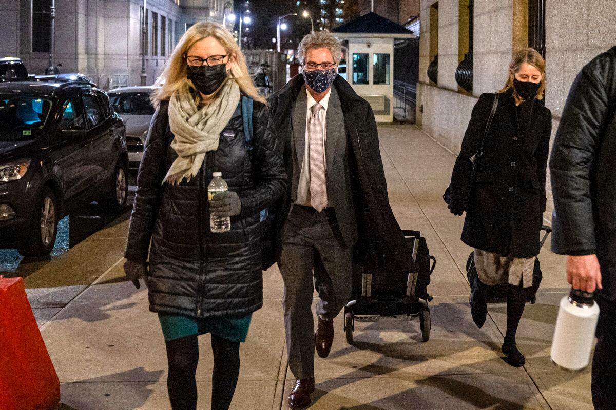 Attorneys Make Opening Statements in First Day of Ghislaine Maxwell Trial