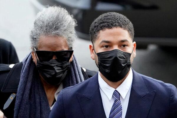 Actor Jussie Smollett arrives with his mother at the Leighton Criminal Courthouse for jury selection at his trial in Chicago on Nov. 29, 2021. (Charles Rex Arbogast/AP Photo)
