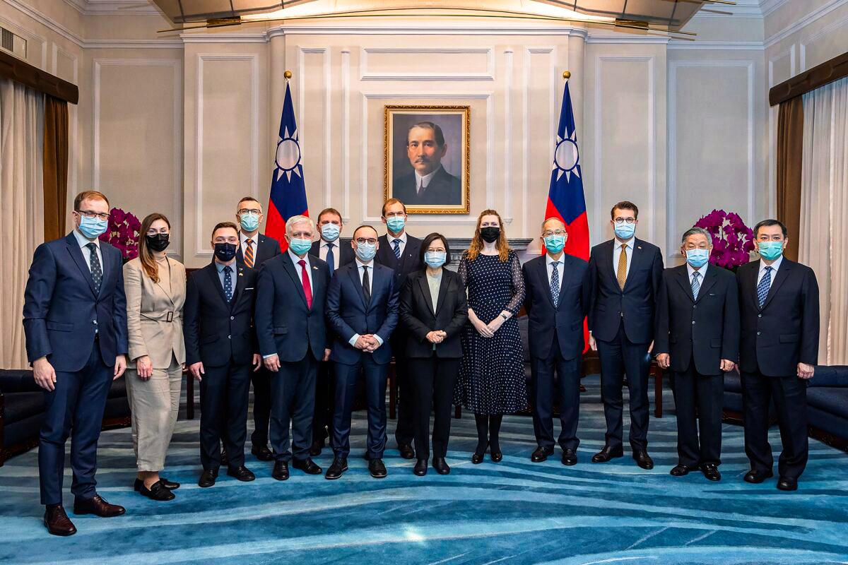 ‘We Are Here to Express Solidarity’: First Joint Baltic Delegation Meets Taiwanese President