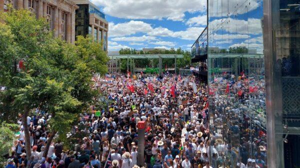 Protestors rally against vaccination mandates during the World Wide Rally for Freedom event in Perth, Australia on Nov. 20, 2021. (The Epoch Times)