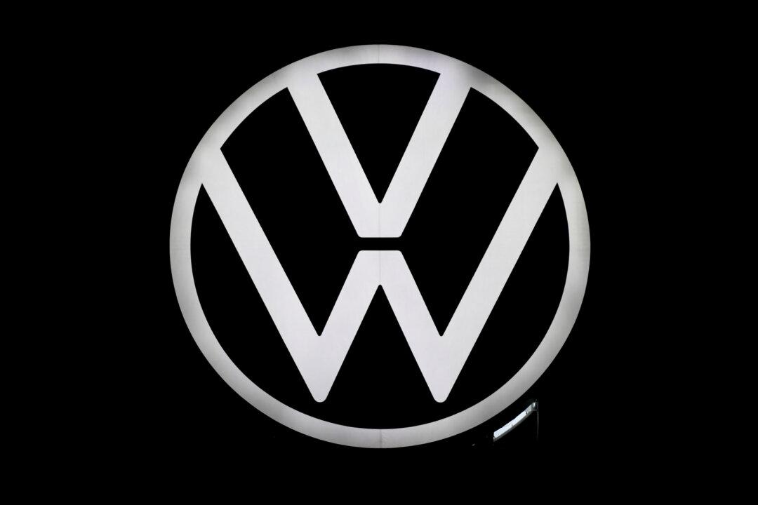 Volkswagen Expects Battery, Raw Material Drive to Cost up to $34 Billion