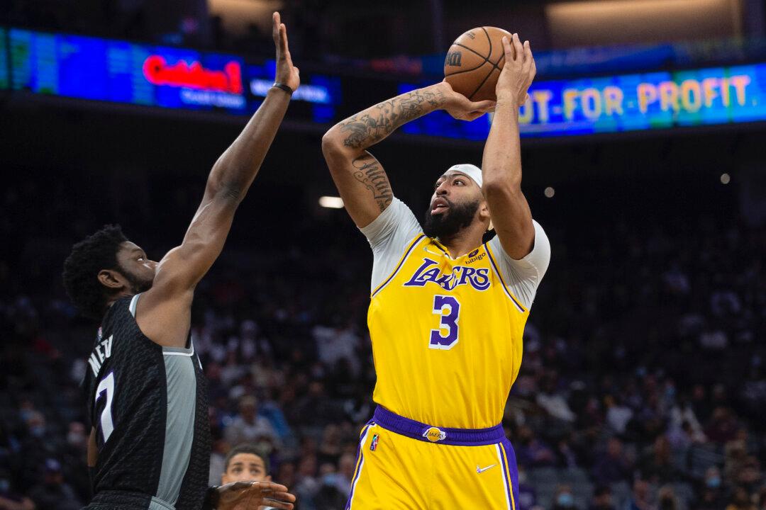 Lakers Overcome James’ Absence to Beat Kings 117–92