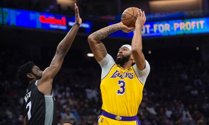 Lakers Overcome James’ Absence to Beat Kings 117–92
