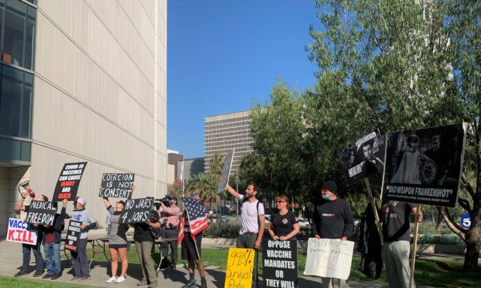 Left- and Right-Wing Activists Protest Vaccine Mandates in Los Angeles