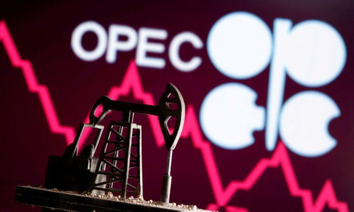 Oil Falls on Demand Fears and Doubts Over OPEC+ Cuts