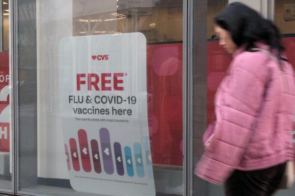 A sign at a drug store advertises the COVID-19 vaccine in New York City on Nov. 19, 2021. (Spencer Platt/Getty Images)