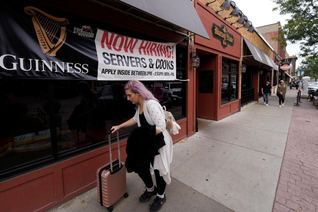 Job Openings Rebound to Near-Record High in Fresh Sign of Tightening Labor Market