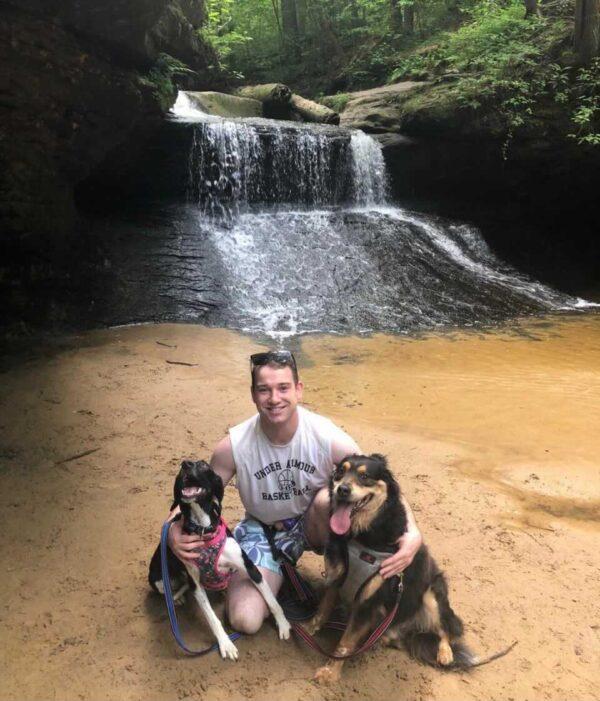 Matt with his pet dogs, Lexi (L) and Max. (Courtesy of <a href="https://www.instagram.com/lexithejumpingdog/">LEXI THE JUMPING DOG</a>)