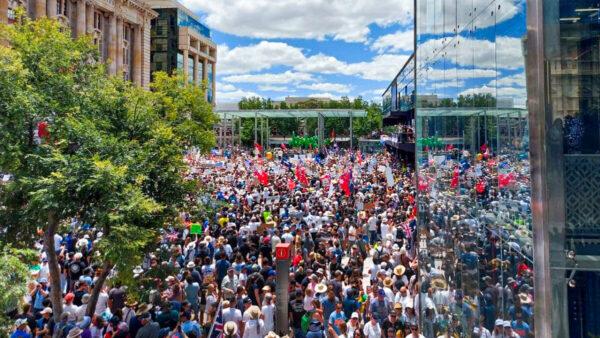 Protestors rally against vaccination mandates during the World Wide Rally for Freedom event in Perth, Australia, on Nov. 20, 2021. (The Epoch Times)