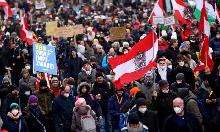 More Than 40,000 March in Vienna Against Coronavirus Lockdown