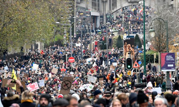 Thousands in Belgium Peacefully Protest COVID-19 Restrictions; Small Group Clashes With Police