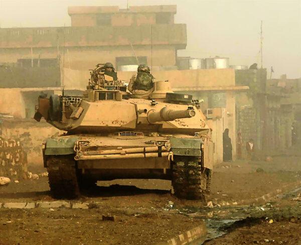 Soldiers from the 3rd Armored Cavalry Regiment in Biaj, Iraq, with their M1 Abrams Main Battle Tank in January 2005. (Staff Sgt Aaron Allmon/Public Domain)