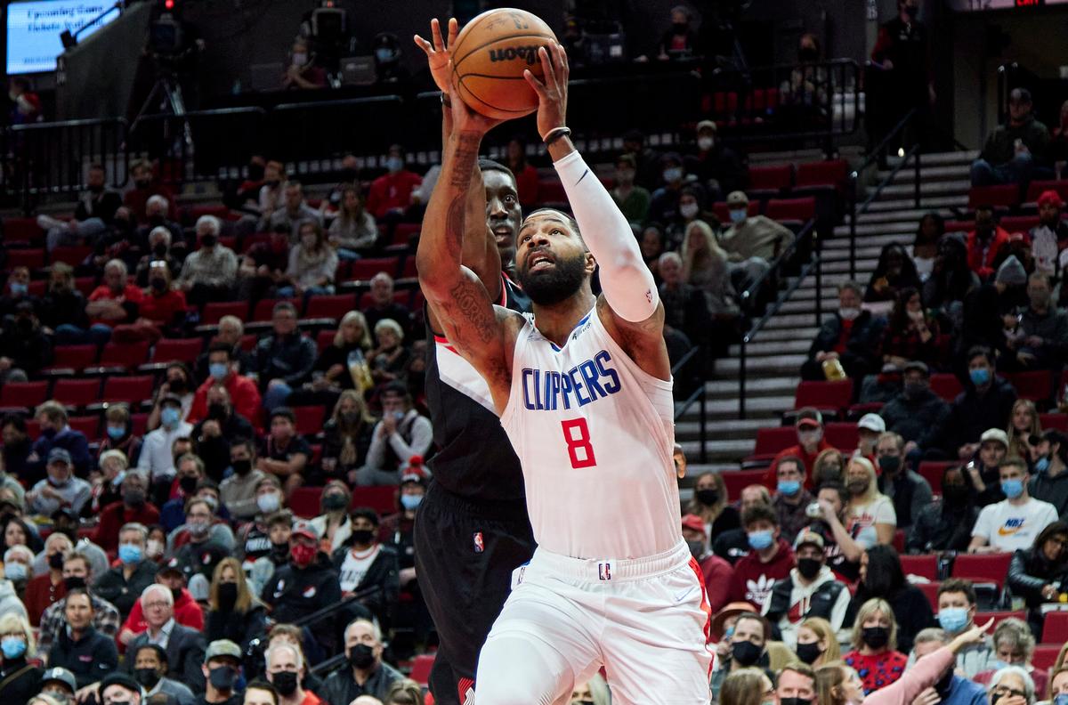 George Scores 21 as Clippers Beat Shorthanded Blazers 102–90