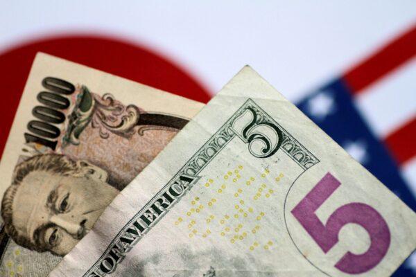 Yen Picks Up as Intervention Chatter Runs Rife, Dollar Near 11-month High