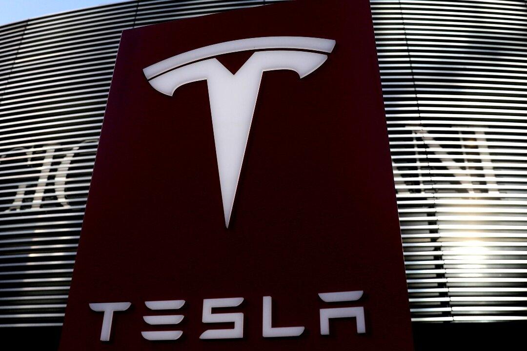 US Auto Safety Agency Presses Tesla on Video Game Feature