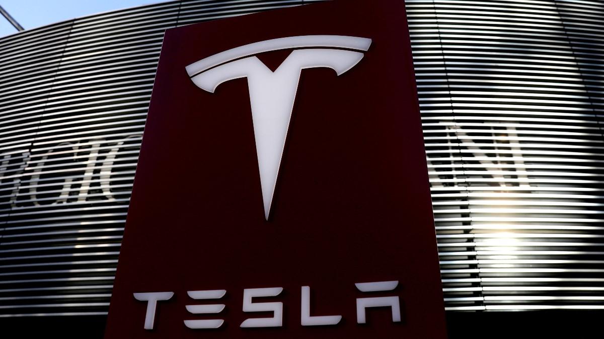 US Auto Safety Agency Presses Tesla on Video Game Feature