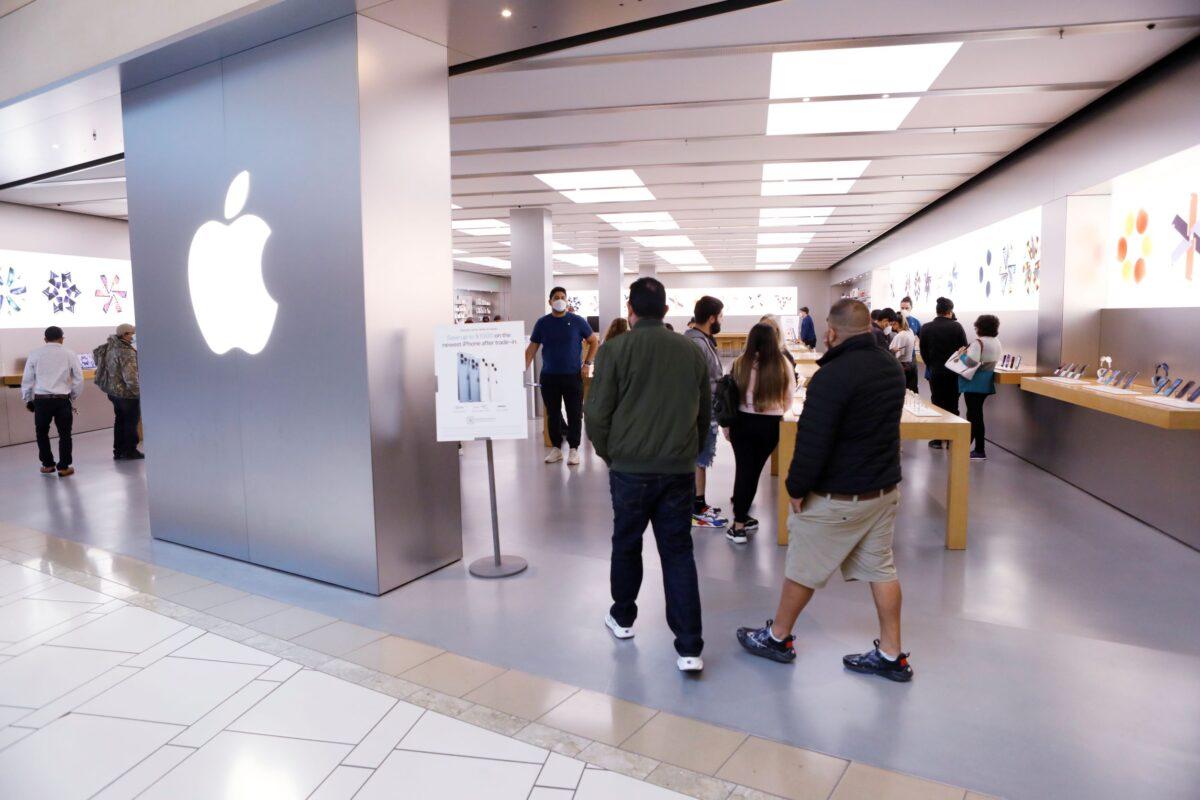 People are shopping at the Apple store at International Plaza in Tampa, Fla., on Nov. 26, 2021. (Octavio Jones/Getty Images)