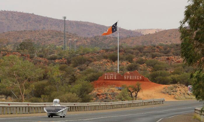 Australian Police Still Hunting Man Who Escaped Quarantine in Alice Springs