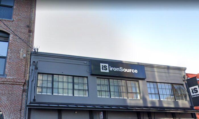 Macquarie Upgrades IronSource to Outperform on Q3 Beat, Q4 Outlook; Considers Selloff as Misplaced