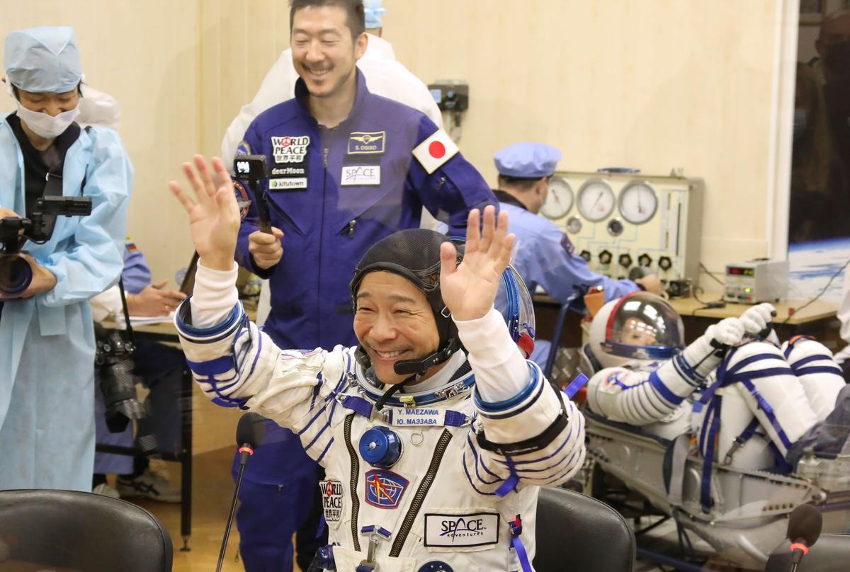 Japanese Tycoon Takes Off for International Space Station