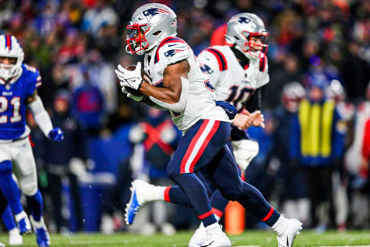 Patriots Edge Out the Bills in Extreme Winter Winds 14–10