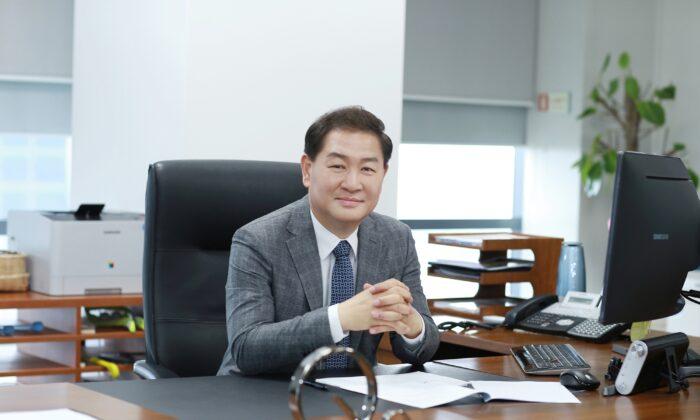 Samsung Names New CEOs, to Merge Mobile, Consumer Electronics Units