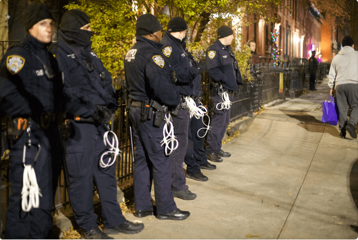 Police outside Bill de Blasio's residence in Brooklyn, New York, on Dec. 8, 2021. (Enrico Trigoso/The Epoch Times)