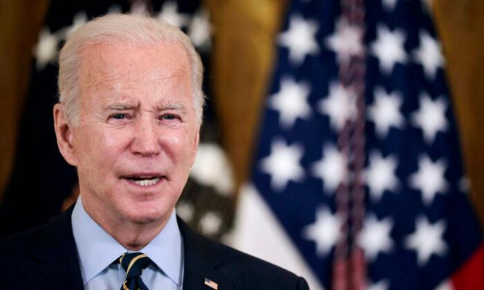 Biden Delivers Speech on Omicron, Says Americans Shouldn’t Panic