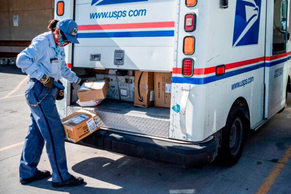  U.S. Postal Service mail carrier Lizette Portugal finishes loading her truck in El Paso, Texas, on April 30, 2020. (Paul Ratje/AFP via Getty Images)