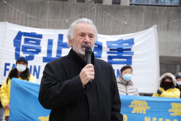 Former Conservative Senator Consiglio Di Nino voiced support for Falun Gong adherents, while speaking at a rally at Toronto City Hall on Dec. 7, 2021. (Michelle Hu/The Epoch Times)