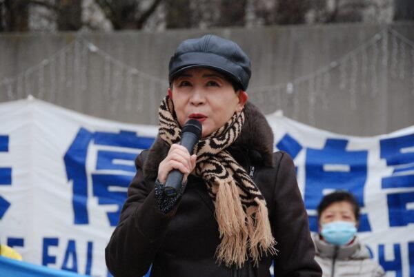 Sheng Xue, vice president of the Federation for a Democratic China, speaking at a rally outside Toronto City Hall on Dec. 7, 2021. She encouraged Falun Gong adherents to persist in the fight against the CCP's persecution. (Michelle Hu/The Epoch Times)