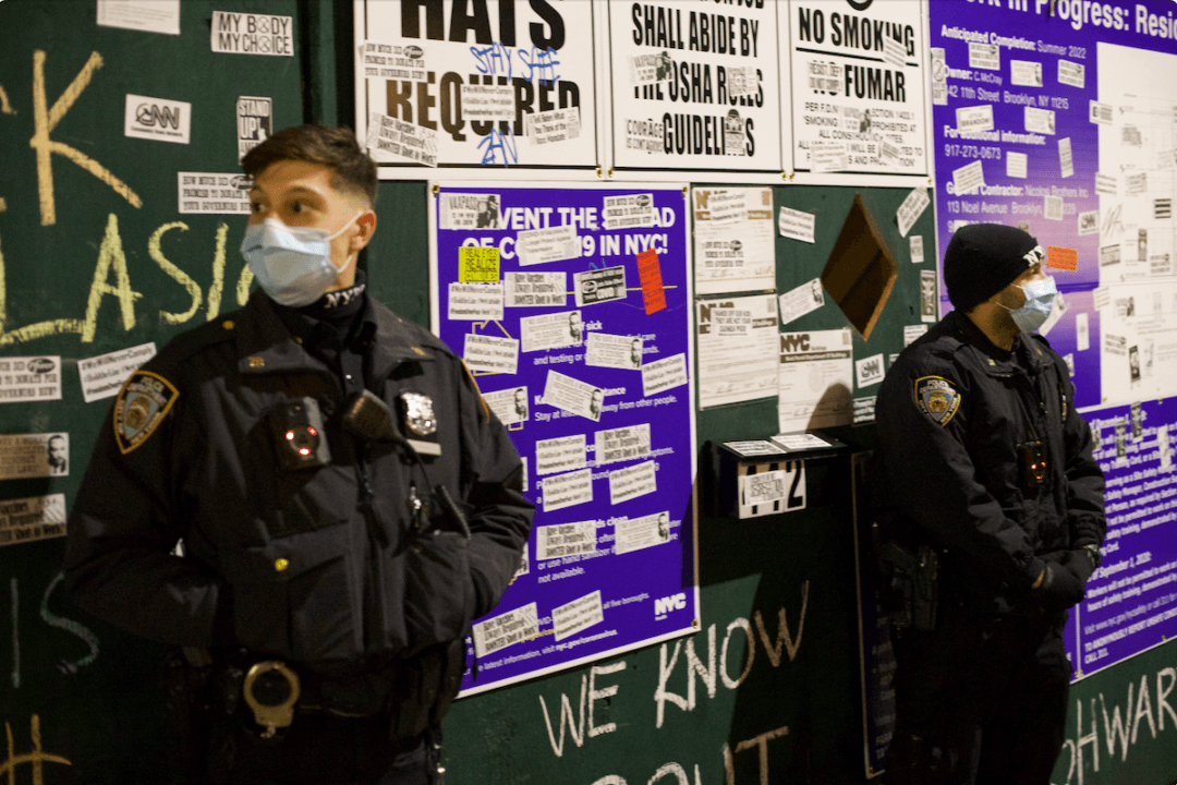 NY Mayor de Blasio’s Residence Vandalized by People Protesting Vaccine Mandate