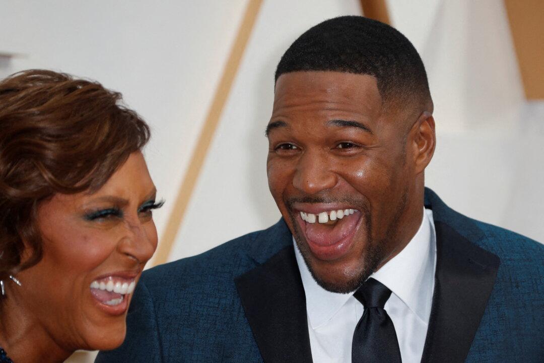 TV Host Michael Strahan and Alan Shepard’s Daughter Set for Blue Origin Launch