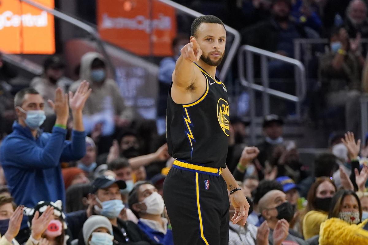 Stephen Curry Closes in on 3s Record as Warriors Top Blazers