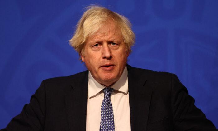 Tory Backbenchers Plot Ousting Boris Johnson Amid Anger Over Partygate, Vaccine Passport