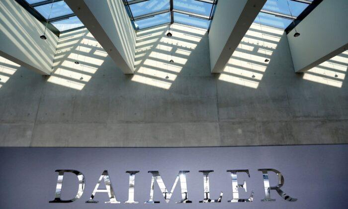 Daimler Truck Shares Climb on Frankfurt Market Debut