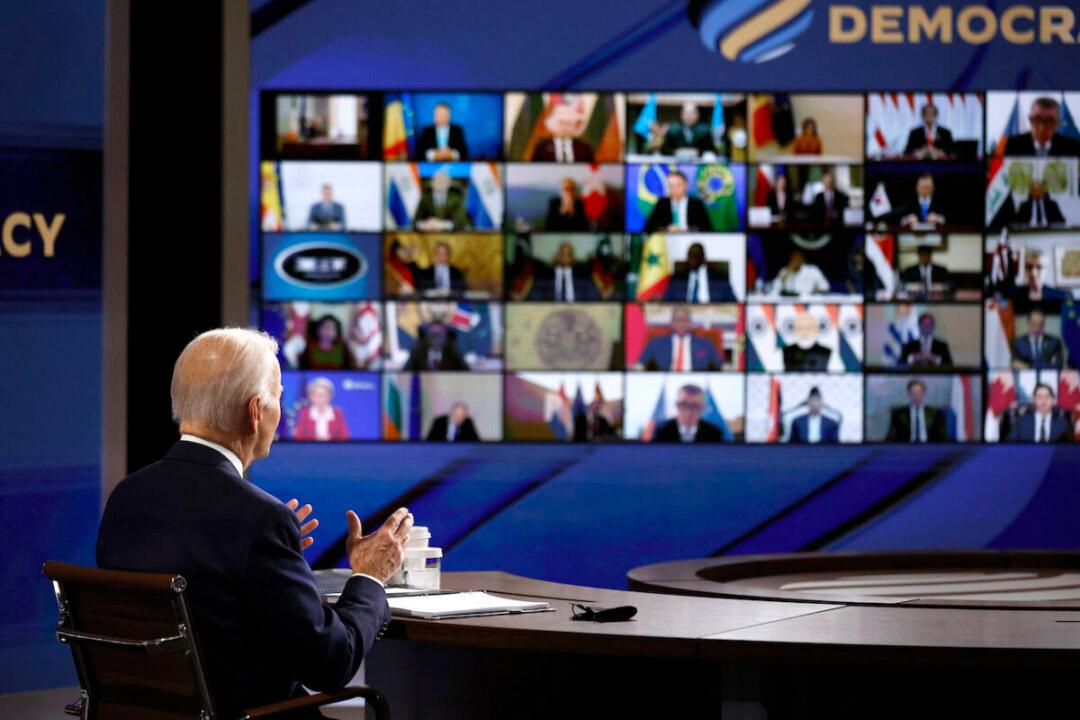 Chinese State-Run Media Attempt to Smear US Democracy During Biden Summit: Experts