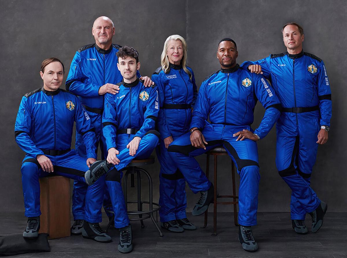 NFL, TV’s Strahan Flies in Space With Astronaut’s Daughter