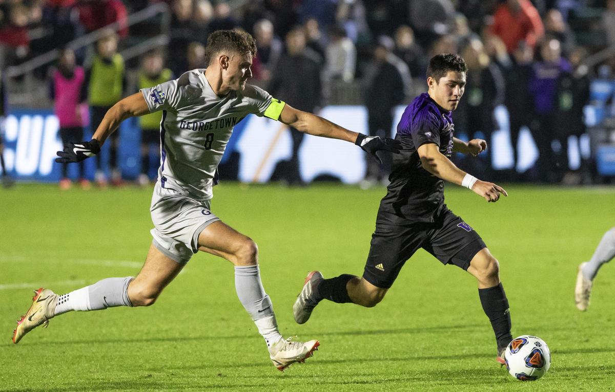 Washington Tops Georgetown 2–1 in College Cup Semifinal