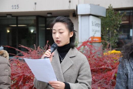 Liu Mingyuan, a student at Ontario’s Sheridan College, speaks out against the Chinese regime’s persecution of Falun Gong at a protest outside the Chinese Consulate in Toronto on Nov. 18, 2021. The Chinese regime has recently detained her mother, Liu Yan, for her belief in the Falun Gong spiritual practice. (Michelle Hu/The Epoch Times)