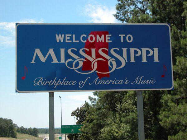 Mississippi, one of the 27 states names originating from a Native American word, welcomes you.  (WebTV3/CC BY-SA 3.0)