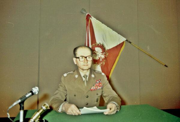 Gen. Wojciech Jaruzelski in a TV studio in Warsaw, Poland, on Dec. 13, 1981, to read a speech announcing the introduction of martial law. (Public Domain)