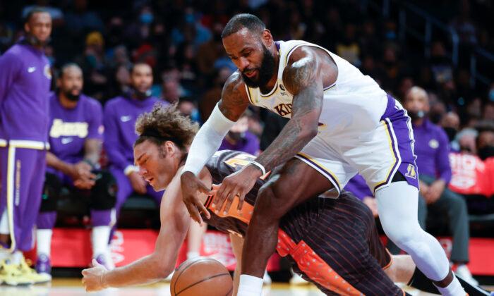 LeBron Scores 30, Lakers Top Magic 106–94 for 5th Win in 7