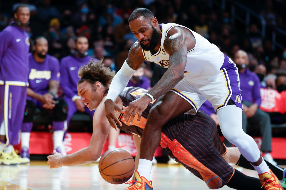 LeBron Scores 30, Lakers Top Magic 106–94 for 5th Win in 7