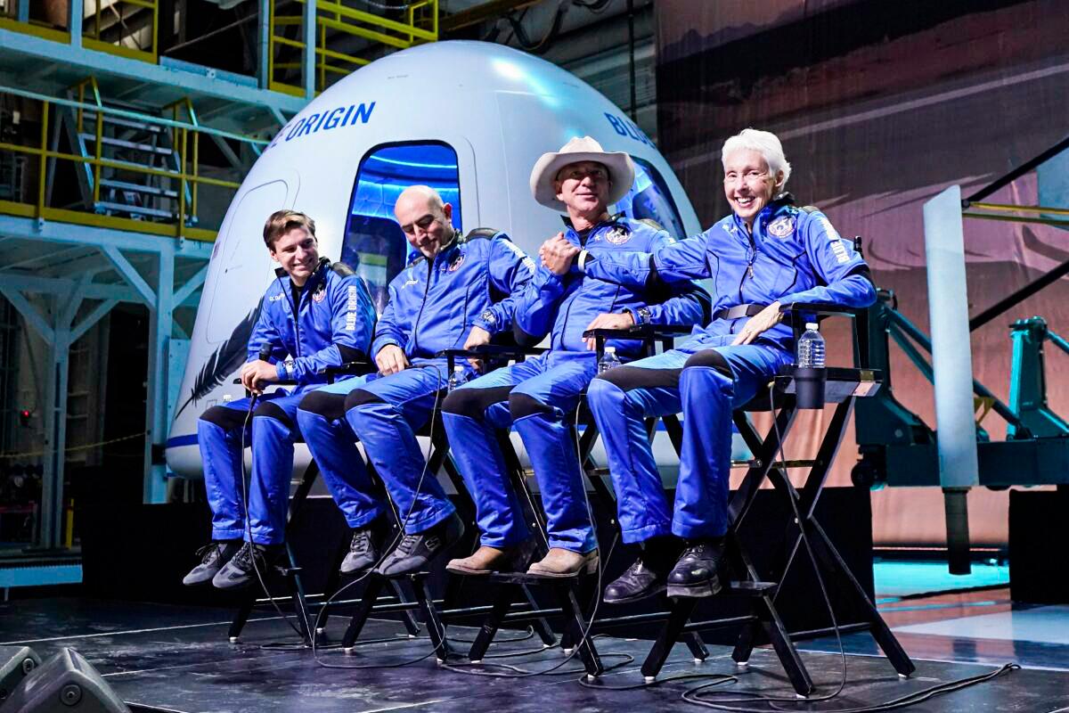 FAA: No More Commercial Astronaut Wings, Too Many Launching