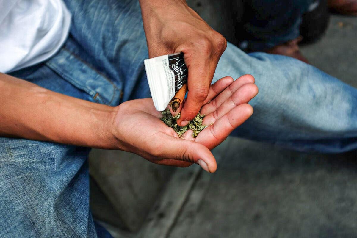 A man prepares to smoke "Spice," a synthetic marijuana drug, along a New York City street on Aug. 5, 2015. (Spencer Platt/Getty Images)