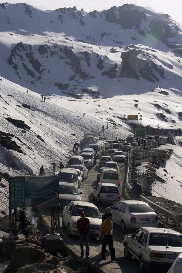 Cars line up and wait to enter the Tibetan area under the Balangshan Mountain on May 2, 2006 in Xiaojin County, located at the southeastern fringe of Qinghai-Tibet Plateau, Sichuan Province, China. There are glaciers in western China's Qinghai-Tibet plateau, known as the "roof of the world." (China Photos/Getty Images)